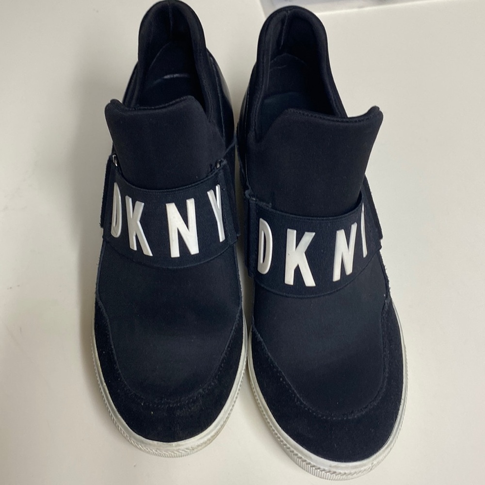 DKNY WEDGE SNEAKERS